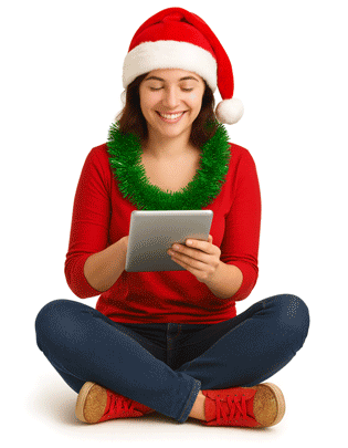 Vrouw zit en gebruikt tablet, glimlachend.